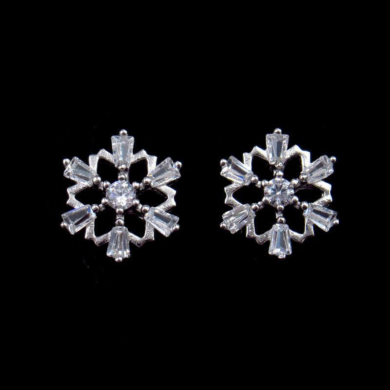 Personalized Silver Cubic Zirconia Earrings , Zircon Copper Flower Charm Cute Stud Earrings For Women